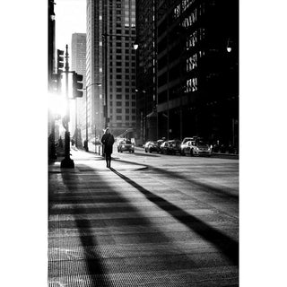 Tirage photo noir et blanc - Une femme entre ombre et lumières